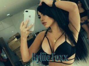 Kyliie_Foxx