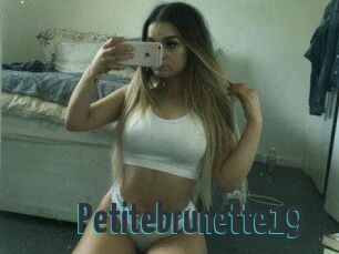 Petitebrunette19